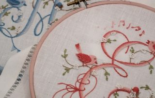 Lettere di un alfabeto per neonati da ricamare